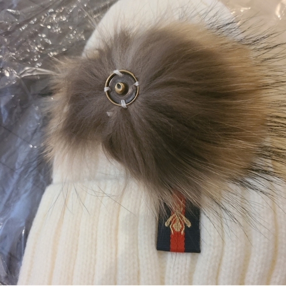 Winter toque with fur - Picture 2 of 5